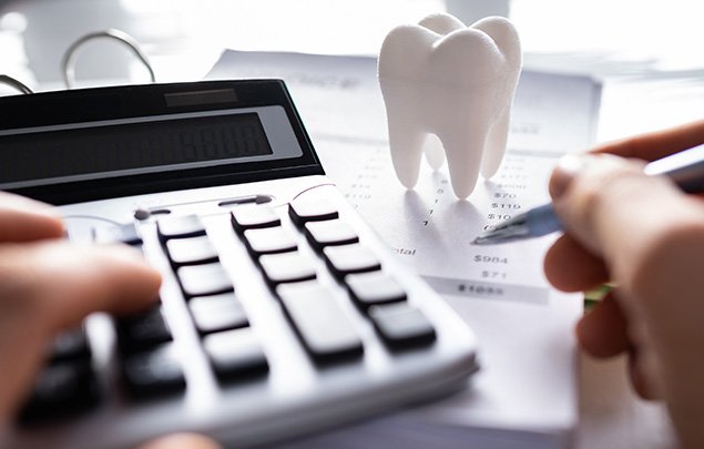 Selbyville patient budgeting for teeth whitening
